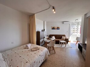 Interior - Cozy studio with AC and WiFi in adorable AN (AN)