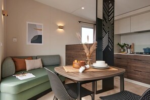 Fernseher, Tischtennisplatte