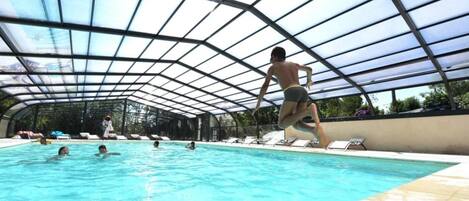 Piscine intérieure, piscine chauffée