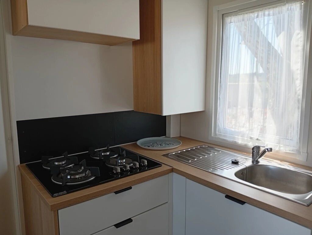 Fridge, microwave, stovetop, toaster