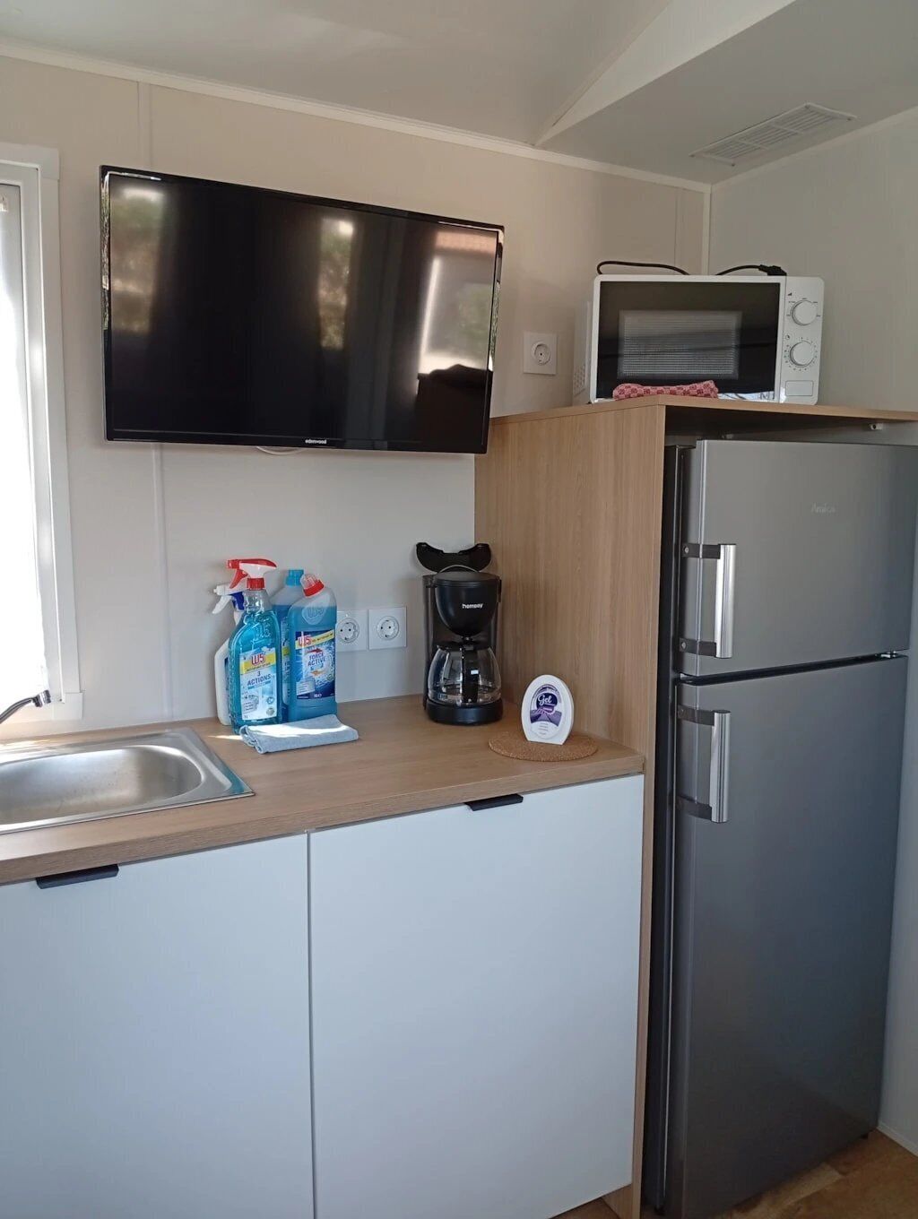 Fridge, microwave, stovetop, toaster