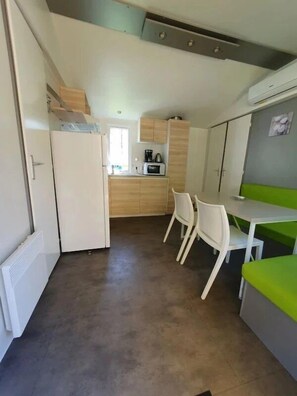 Fridge, microwave, stovetop, toaster