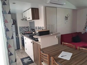 Refrigerador, microondas, placa de cocina, lavavajillas