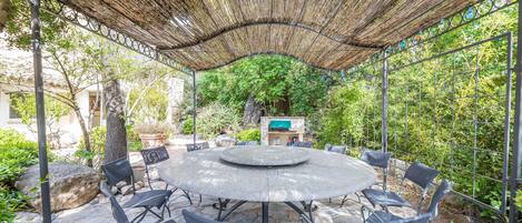 屋外ダイニングエリア