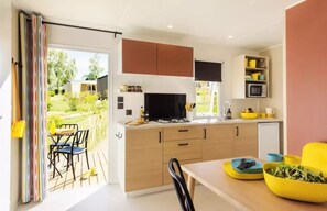 Kühlschrank, Mikrowelle, Herdplatte