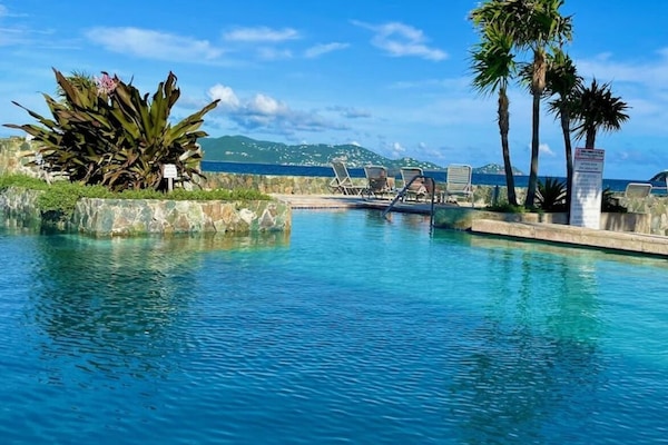 Multi-level pool Area