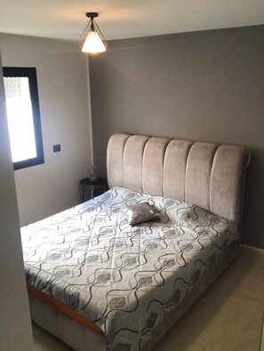 2 chambres, fer et planche à repasser, Wi-Fi, draps fournis