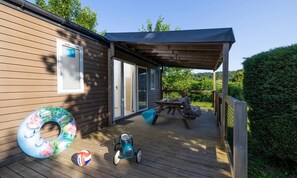 Outdoor dining - Camping 4 étoiles - Parc aquatique - eeicch (Murol)