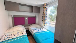 2 bedrooms, WiFi - Camping 5 étoiles - Parc aquatique - eebafc (Le Muy)