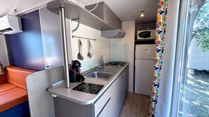 Fridge, microwave, stovetop