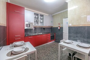 冰箱、微波炉、烤箱、炉灶