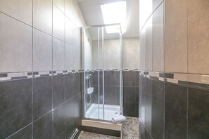1st A Mirante - Room 4 | 1 bedroom, free WiFi, bed sheets - 1st A Mirante  (Porto)