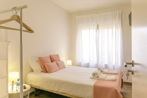 1st A Mirante - Room 1 | 1 bedroom, free WiFi, bed sheets - 1st A Mirante  (Porto)