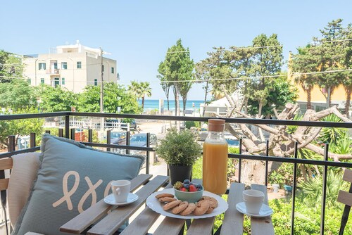 Ponticello sul Mare, Situato di Fronte la Spiaggia con una Fantastica Vista Mare