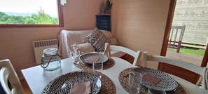 Dining - Chalet 3 étoiles - Piscine - eeiigg (Brioude)