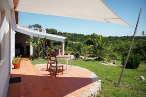 Outdoor dining - STUDIO in traditional rammed earth farm house - MOBA Ecotourism (São Luís)