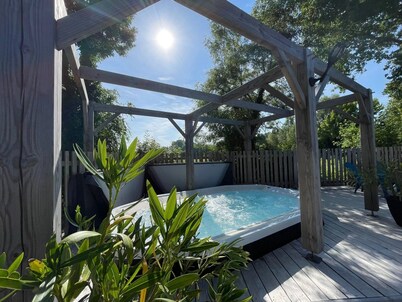 ZEcamping 4 étoiles familial avec pataugeoire et jacuzzi