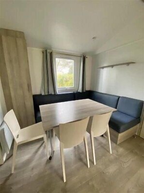 تناول الطعام