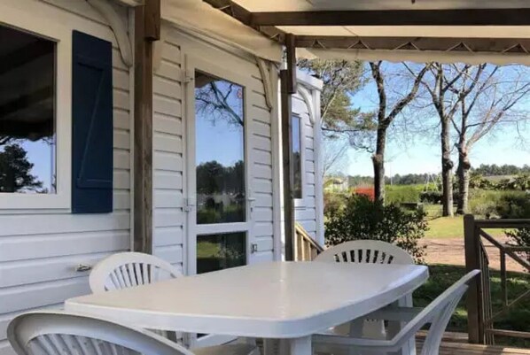 屋外ダイニングエリア