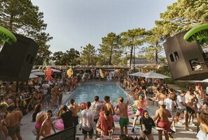 Unclassified image, 4 of 17, button