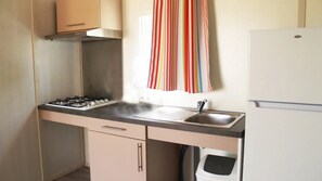 Fridge, microwave, stovetop