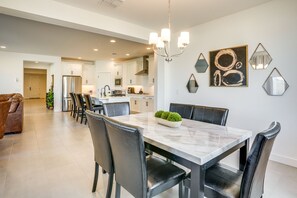 Dining - 5 Mi to Westgate! Newly Built Family Retreat (Glendale)