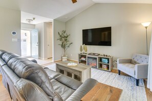 TV - Lovely Charlotte Home w/ Yard: 9 Mi to Uptown! (Charlotte)