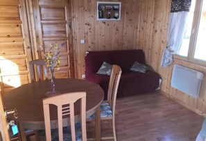 Dining - ZEcamping 2 étoiles locatif TV 35m2 5 pers (Neffes)