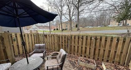 Homey Townhouse Downtown Fredericksburg