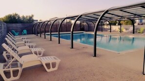 Piscina coperta, una piscina riscaldata