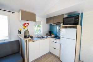 Refrigerador, microondas, placa de cocina, lavavajillas