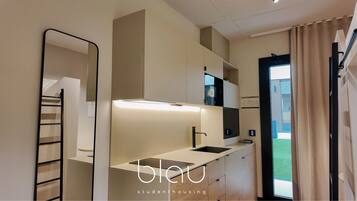 Private Studio (Single bunk bed ) | Private kitchen | Mini-fridge, microwave, stovetop, cookware/dishes/utensils