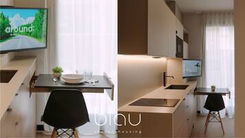 Studio (Single) | Een kluis op de kamer, een bureau, een laptopwerkplek