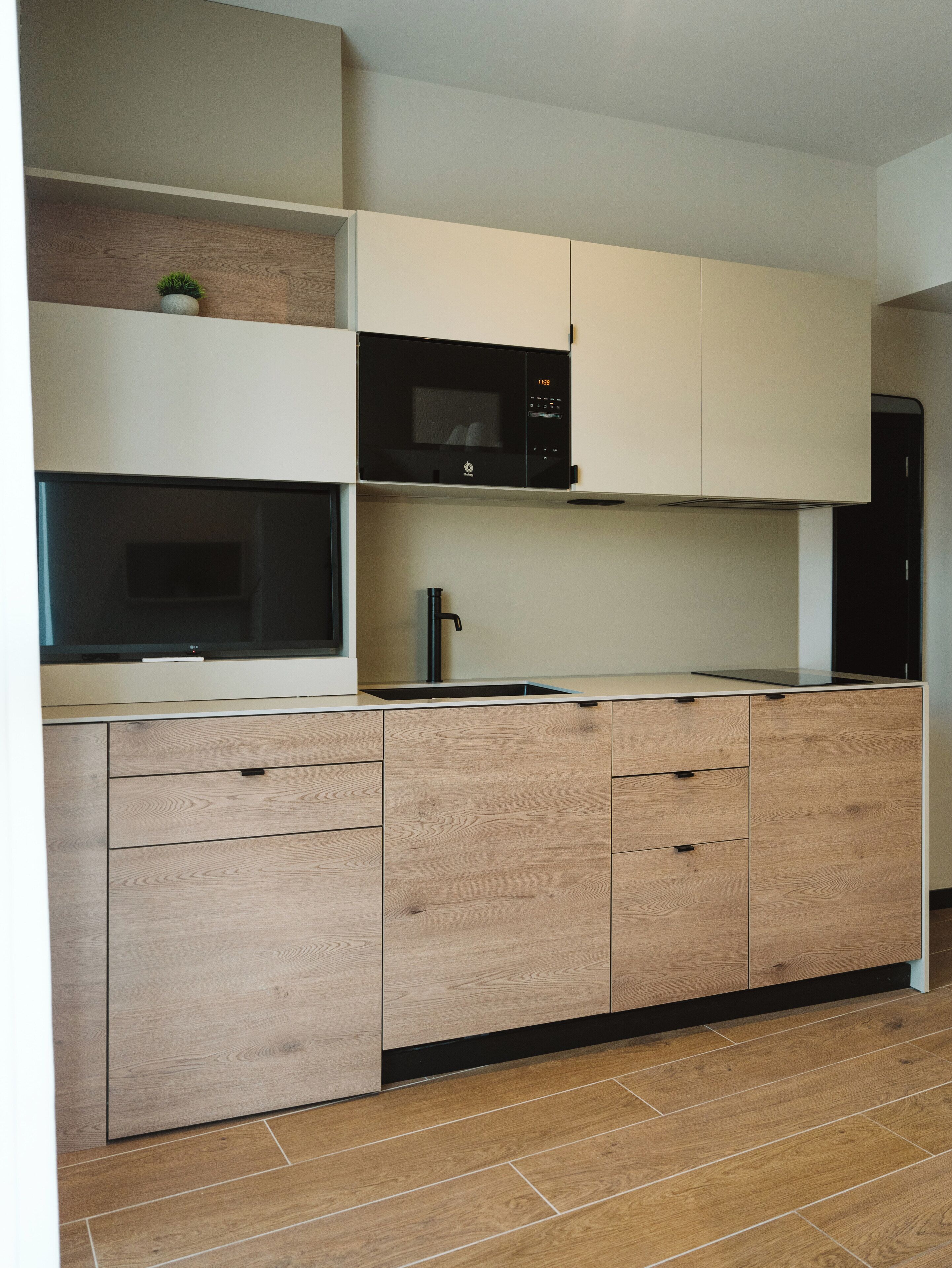 Cozinha privada | Frigobar, micro-ondas, cooktop, talheres/pratos/utensílios de cozinha