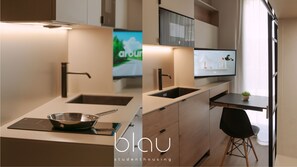 Mini-fridge, microwave, stovetop, cookware/dishes/utensils - BLAU Student Housing & Language Academy (Barcelona)