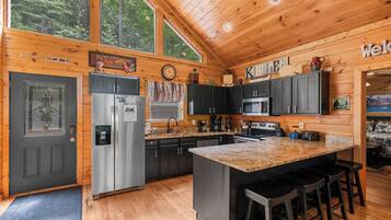 Cabin, Multiple Beds, Hot Tub | Private kitchen | Fridge, microwave, oven, stovetop