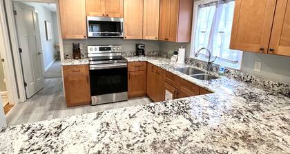 Downtown Beaufort Getaway - 0.3 mi walk to Bay Street!