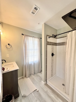 Towels, soap, shampoo, toilet paper