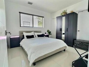 4 Schlafzimmer, Schreibtisch, Bügeleisen/Bügelbrett, WLAN