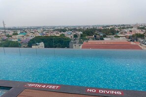 An infinity pool with a depth of 4 feet and a no diving sign. - Fortune Park Tiruppur (Tirupur)