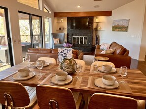 Dining - New! Exquisite 5 star Home-Best Views-Hot tub-Firepit-Grill-In heart of Sedona (Sedona)