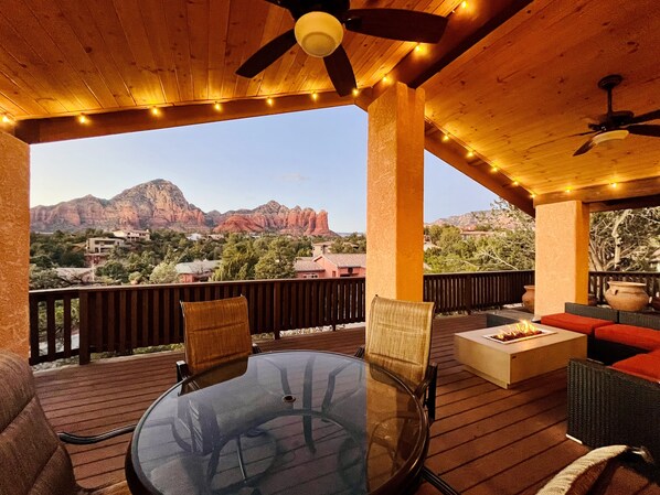 Outdoor dining - New! Exquisite 5 star Home-Best Views-Hot tub-Firepit-Grill-In heart of Sedona (Sedona)