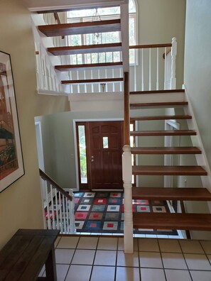 Interior - Large Home close to everything, Dogs welcome. (Fitchburg)