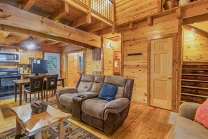 TV, fireplace, DVD player - Cabin #11 - 3 Bears | 3 Bed, 2 Bath (Stanardsville)