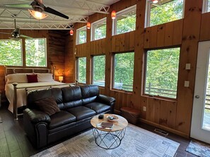 TV, fireplace - Second Wind Mountain Cabin (Stanardsville)