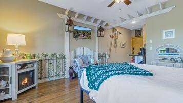 1 bedroom, desk, iron/ironing board, WiFi