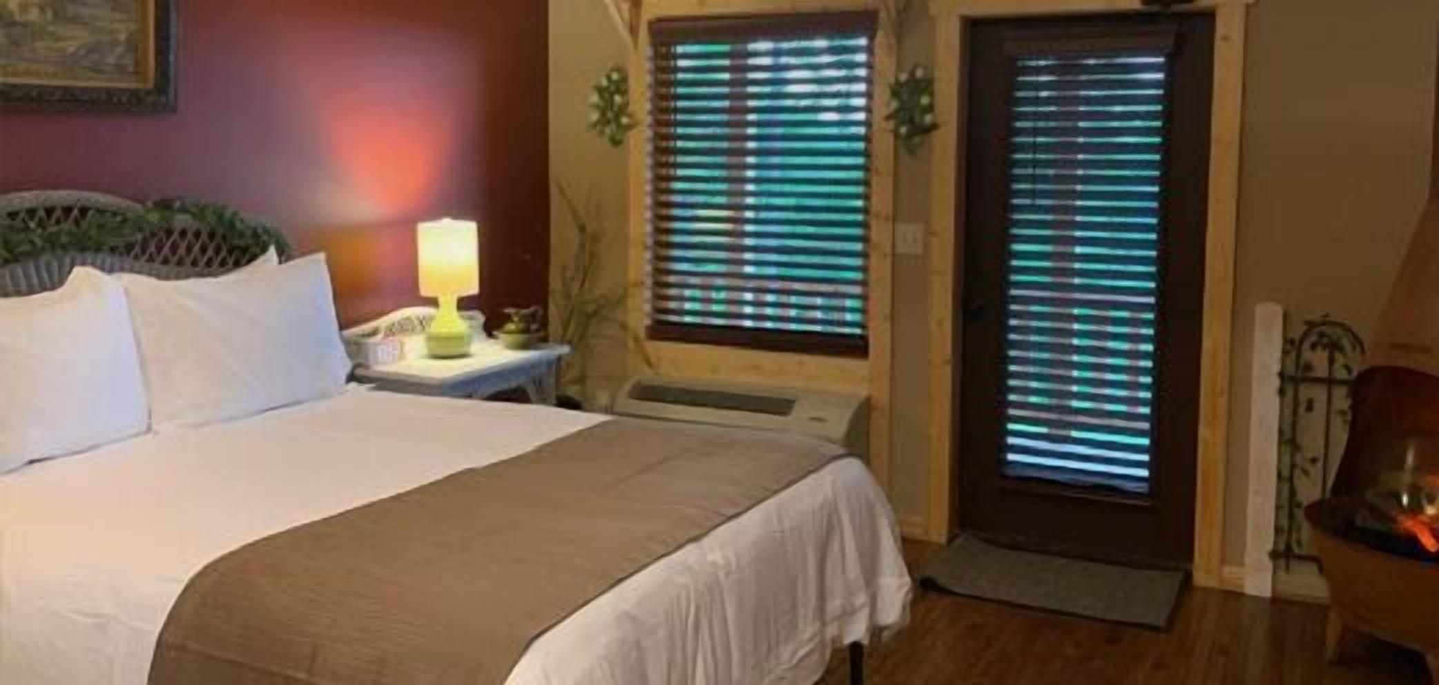 1 habitación, escritorio, tabla de planchar con plancha y wifi 