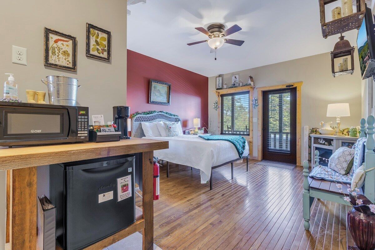 1 bedroom, desk, iron/ironing board, WiFi