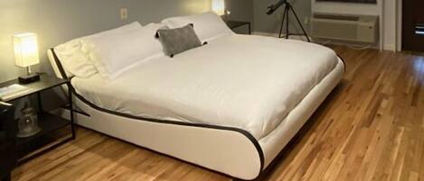 1 dormitorio, escritorio, tabla de planchar con plancha y wifi