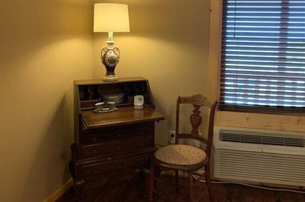 Interior - First Lady - Rm. 206 (Stanardsville)